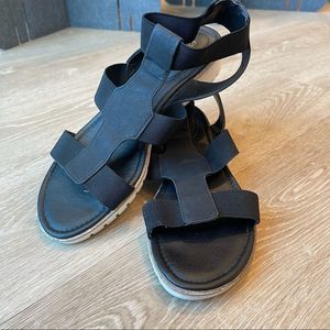 Euro Soft by Sofft black sandals with white sole size 9